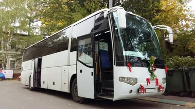 Аренда белого автобуса Scania Touring на свадьбу в Москве, прокат недорого