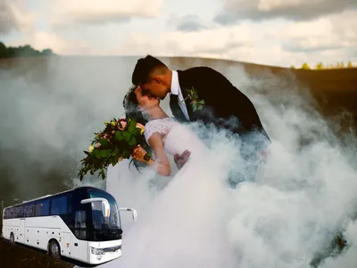Свадебный автобус. Аренда и заказ свадебного микроавтобуса на прокат.