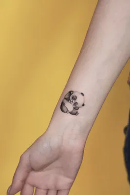 Тату на руке. Тату панда на руке. Тату на руке для девушек. 100+ татуировок  и эскизов на сайте! | Panda tattoo, Evil eye tattoo, Writing tattoos