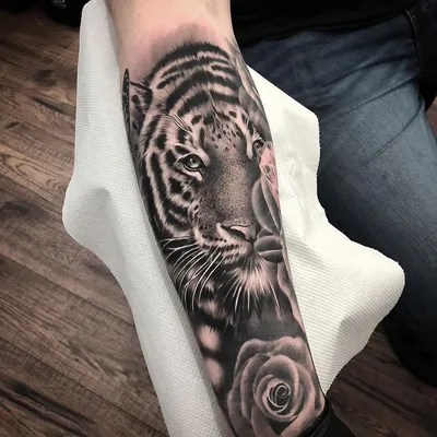 Тату тигр цветной на мужской руке | Tattoo artists, Tattoos, Animal tattoo