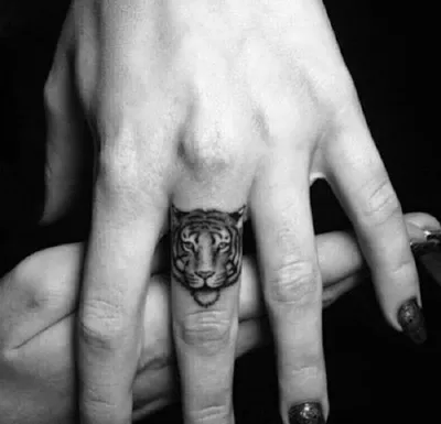 Тату тигр: эскиз, значение, для мужчин, на плече, на руке, на предплечье,  для девушек