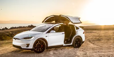 Подивіться на оновлену Tesla Model X (Фото)
