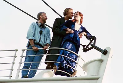 Третий лишний». Фотография Джеймса Кэмерона со съёмок «Титаника» стала  предметом фотошоп-баттла