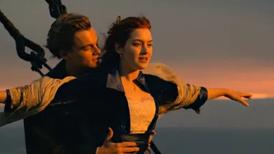 Новый челлендж в TikTok: люди пытаются повторить сцену из \"Титаника\" – Люкс  ФМ