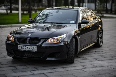 В Киеве заметили редкий заряженный седан BMW с ярким тюнингом (фото)