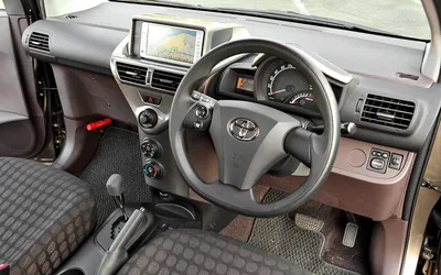 Toyota iQ review: Toyota iQ - CNET