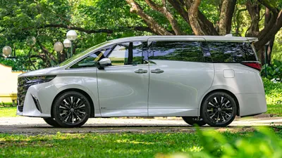 Toyota Alphard нового поколения: первые фото экстерьера - читайте в разделе  Новости в Журнале Авто.ру
