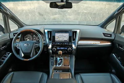 Toyota Alphard - оклейка кузова пленкой, перетяжка сидений, автозвук и  кожаные ковры.