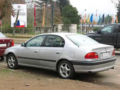 File:Toyota Corona Avensis 2.0 1998 (14097188373).jpg - Wikipedia