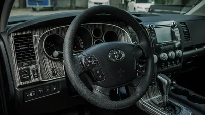 Toyota Camry за 9 млн рублей. Какие машины можно еще найти у дилеров -  Российская газета