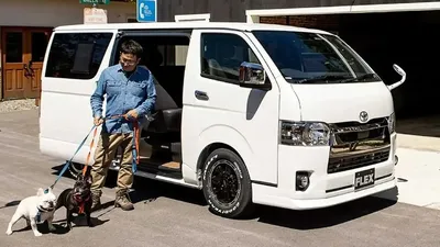 Modern Vanning: Toyota HiAce 4wD - Old Motors