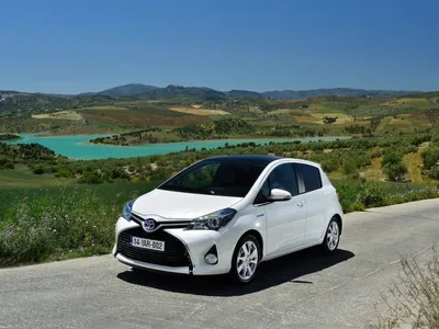 2015 Toyota Yaris Hatchback 5DR SE pictures | Photo 3 of 29 | Auto123