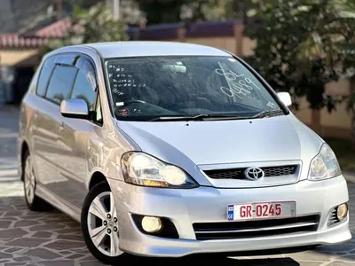 Novosibirsk, Russia - 04.10.2019: Front view of Toyota Ipsum 1998 year in  white color after cleaning before sale on parking Stock Photo - Alamy