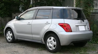 File:2002-2005 Toyota ist rear.jpg - Wikipedia