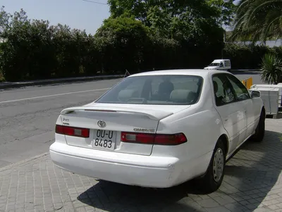 File:Toyota Camry 2.2 LE 1997 (17848600666).jpg - Wikimedia Commons
