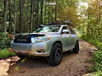 2008 Toyota Highlander Limited in Beige - Drivers Side Profile Stock Photo  - Alamy