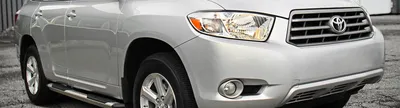 2008 Toyota Highlander Hybrid Limited in Blue - Rear angle view Stock Photo  - Alamy