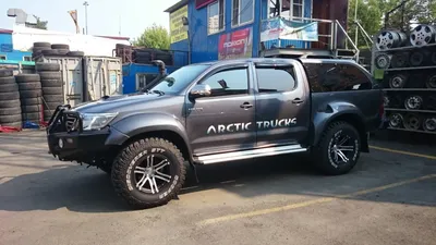 Тюнинг-ателье Arctic Trucks построило Toyota Hilux для экстремального  бездорожья — Журнал Автоброкер Клуб