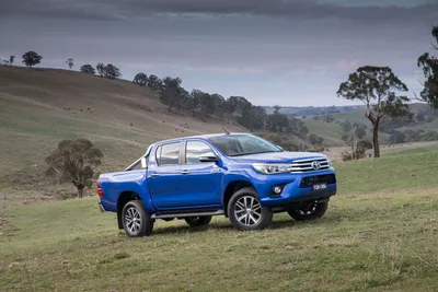 Toyota HiLux (2015) - picture 5 of 11
