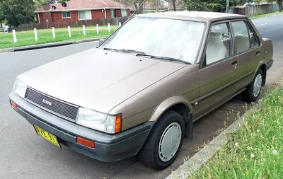 File:1985-1986 Toyota Corolla (AE82) CS sedan 02.jpg - Wikimedia Commons