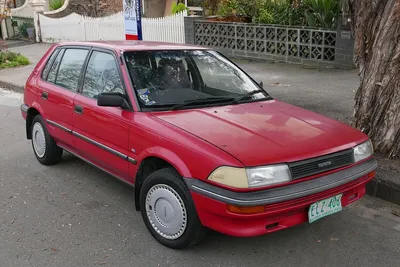 Тойота Королла 1990, 1.3 литра, 3 моя машинка, выбрал на авось повезет.  купил очень дорого, бензиновый двигатель, механика, руль левый, Москва