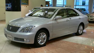 File:2005 Toyota Crown-Royal 01.jpg - Wikipedia