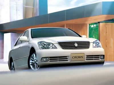 File:2005 Toyota Crown V6.jpg - Wikimedia Commons