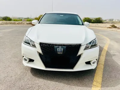 File:Toyota Crown Hybrid Athlete.jpg - Wikipedia