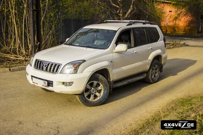 File:Toyota Land Cruiser 120 D-4D front.jpg - Wikimedia Commons