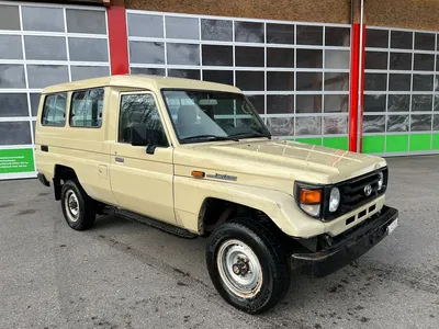 Full-Sized Toyota Land Cruiser Has Over 440,000 Pieces, Looks Beefy