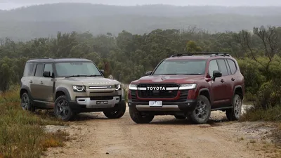 Land Rover Discovery vs Toyota Land Cruiser | Auto Express