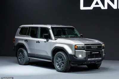 10 Biggest News Stories of the Month: Toyota RAV4 Can't Bypass Land Rover  Defender's Defenses | Cars.com