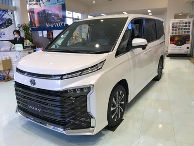 Toyota Noah And Voxy Minivans Debut In Japan With Up To Eight Seats And New  Tech | Carscoops