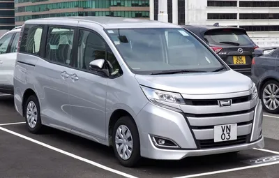 File:2018 Toyota Noah X (facelift).jpg - Wikipedia