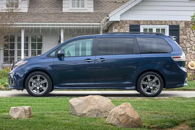 2021 Toyota Sienna vs 2021 Honda Odyssey: a minivan that is ready for  anything | Whitby Toyota Company