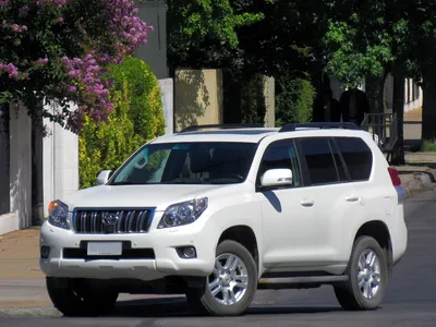 File:Toyota Land Cruiser Prado 4.0 TX-L 2011 (15219509188).jpg - Wikimedia  Commons