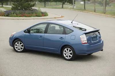 2008 Toyota Prius Hybrid in White - Rear angle view Stock Photo - Alamy