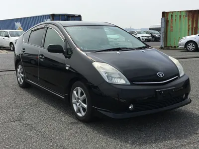 2008 Toyota Prius Hybrid in Silver - Low/Wide Front Stock Photo - Alamy