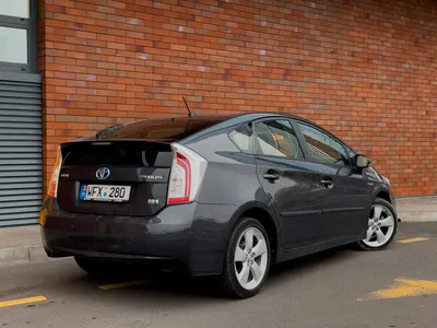 Бронировать авто Toyota Prius 30 в Кишиневе - От 23 €/День- justrent.md
