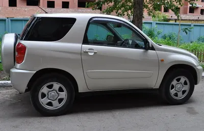 Тест-драйв Toyota RAV4 3d: сэкономим на дверях? - КОЛЕСА.ру – автомобильный  журнал