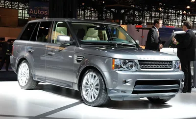 Up Close With the 2022 Land Rover Range Rover: Quiet, Classy Interior |  Cars.com