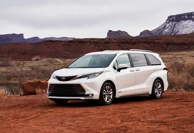 Toyota оснастила новый минивэн Sienna пылесосом и холодильником - Quto.ru