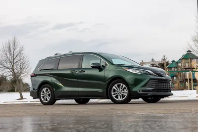 2021 Toyota Sienna Platinum is a surprisingly lux family cruiser - CNET