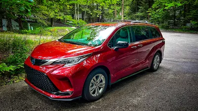 2023 Toyota Sienna 25 Aniniversary Special Edition minivan review | Driving