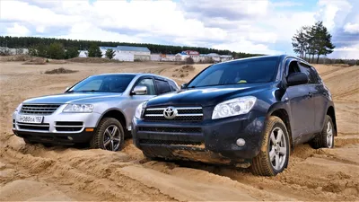 Land Rover Discovery Plays Tug Of War With Toyota Land Cruiser, Audi Q7 And  VW Touareg | Carscoops