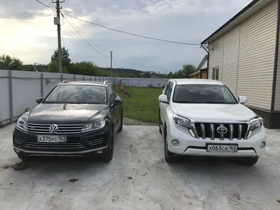 2019 Volkswagen Touareg v Toyota LandCruiser Prado Kakadu comparison - Drive