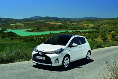 Серийная Toyota Yaris Cross: гибрид, бензин и заводской тюнинг — Авторевю