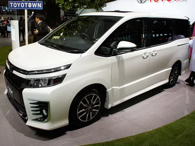 Toyota Voxy - обзор, цены, видео, технические характеристики Тойота Вокси
