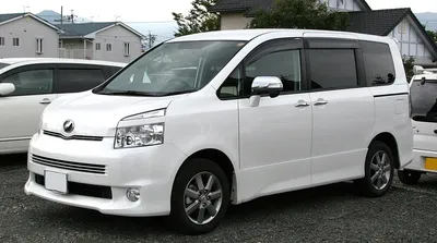 File:2nd generation Toyota Voxy.jpg - Wikipedia