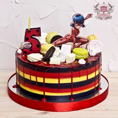 Красный торт «Леди Баг и Супер-Кот»